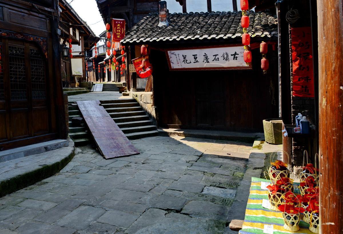 送上门了?中国产飞机坠毁印度,上面的军人令印度反感
